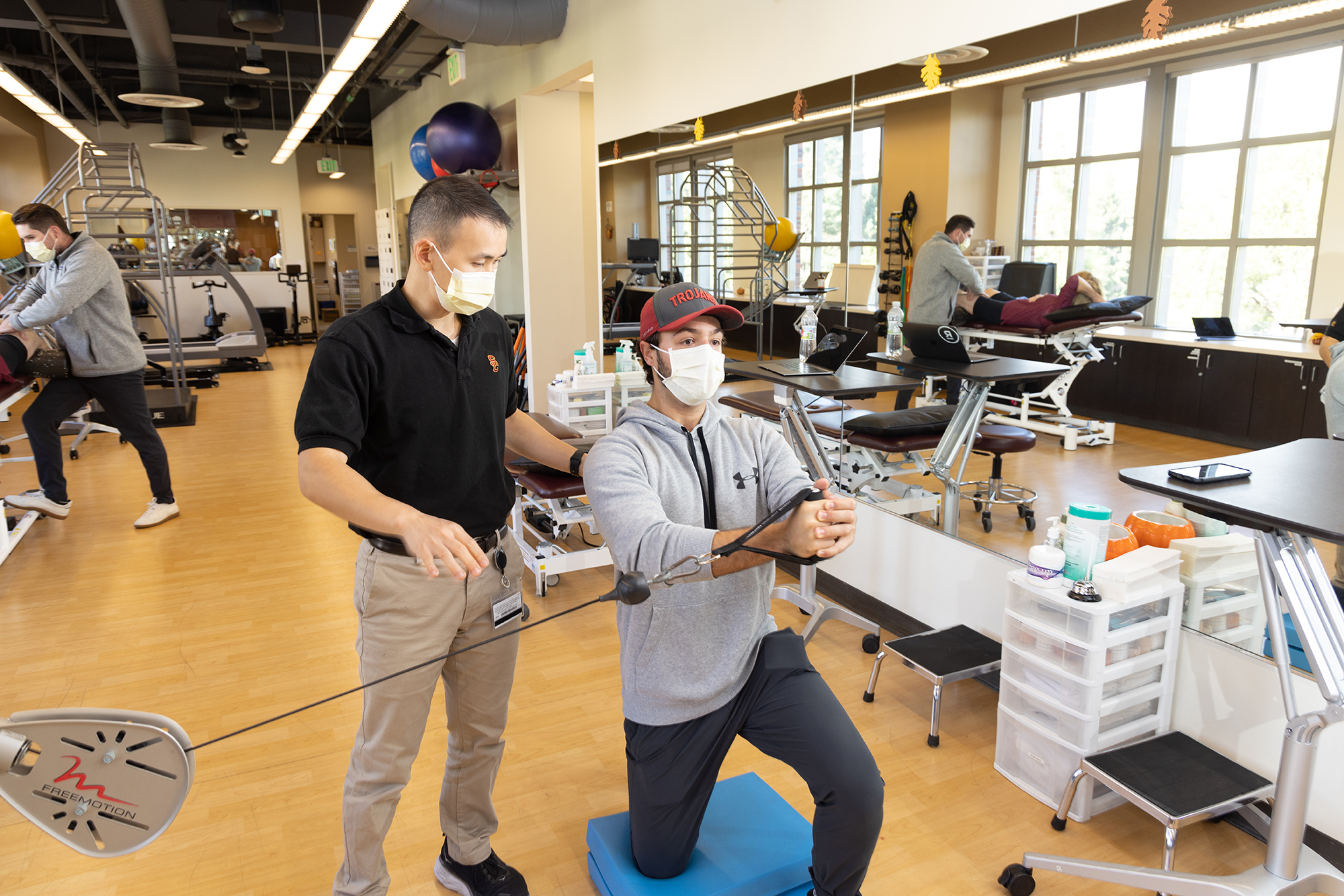 Alan Ng providing physical therapy treatment at USC Physical Therapy