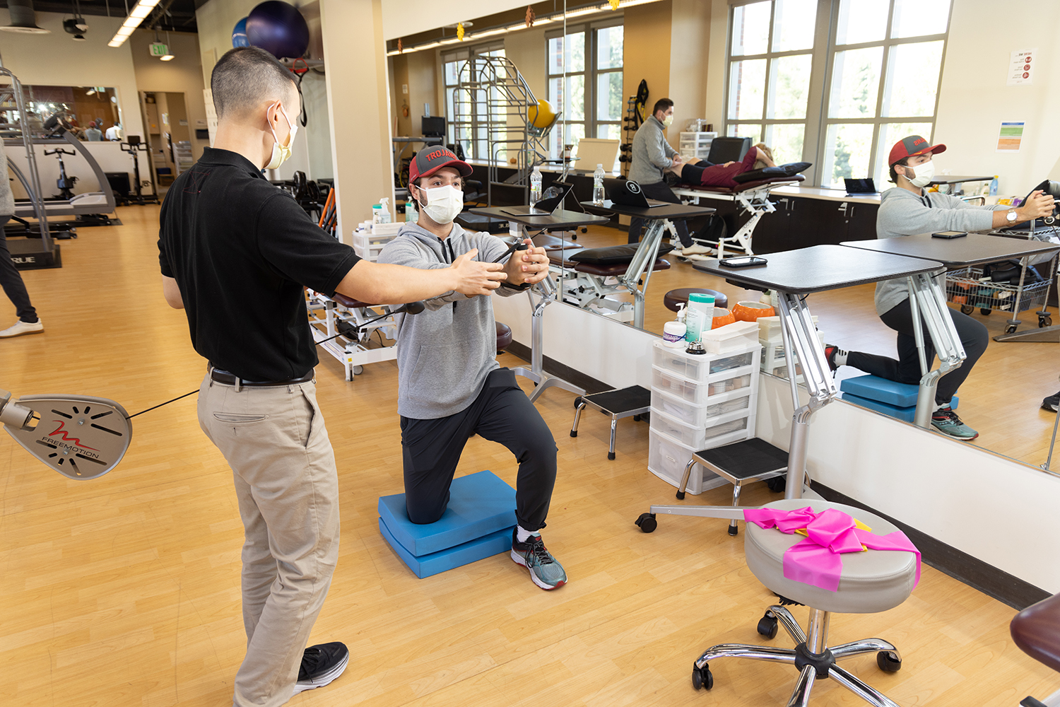 Alan Ng providing physical therapy treatment to a patient at USC Physical Therapy faculty practice